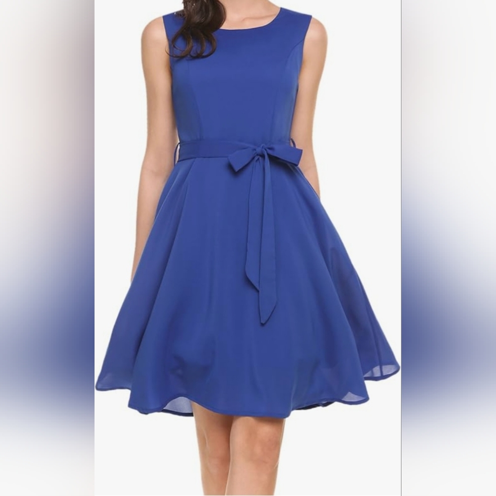 Cabaret dress sleeveless scoopneck